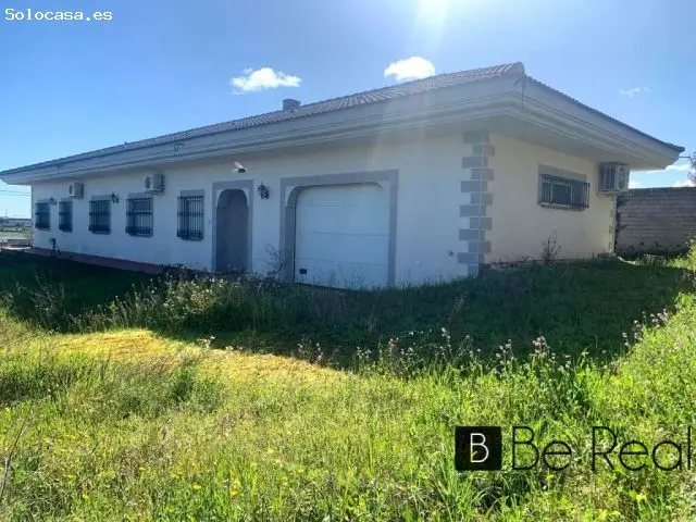 Chalet Independiente en El Casar de Cáceres - 250m2 - 3 Dormitorios