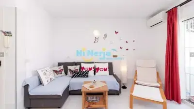 Apartamento con Piscina Cerca de la Playa en Nerja