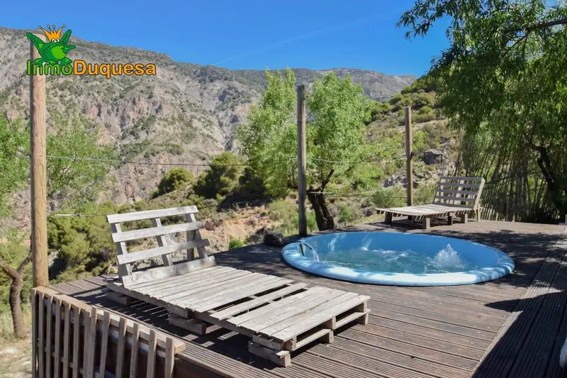 Finca Rural con Cabaña Moderna en Sierra Nevada