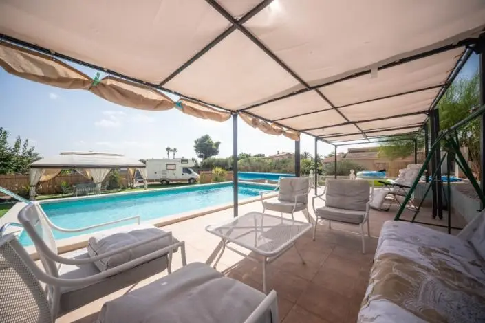 Villa de 9 Dormitorios en Venta - La Marina