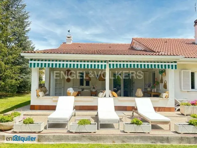 Alquiler Casa Monteclaro Pozuelo 3 Dormitorios Jardin