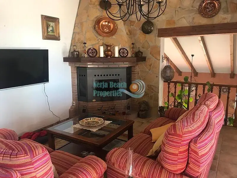 Villa de 4 Dormitorios en Frigiliana cerca de Nerja