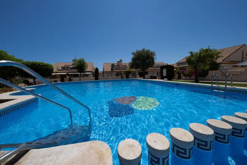 Villa en Venta La Zenia 2 Dormitorios Jacuzzi Ideal Inversores