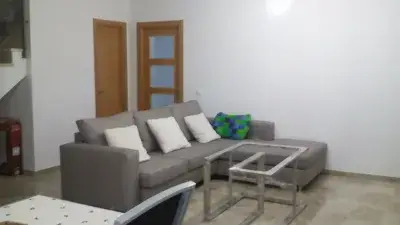 Casa Adosada en Venta 3 Dormitorios 2 Patios Garaje Inversores