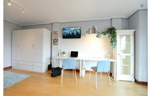 Apartamento 4 Dormitorios Leioa Alquiler 3-24 Meses