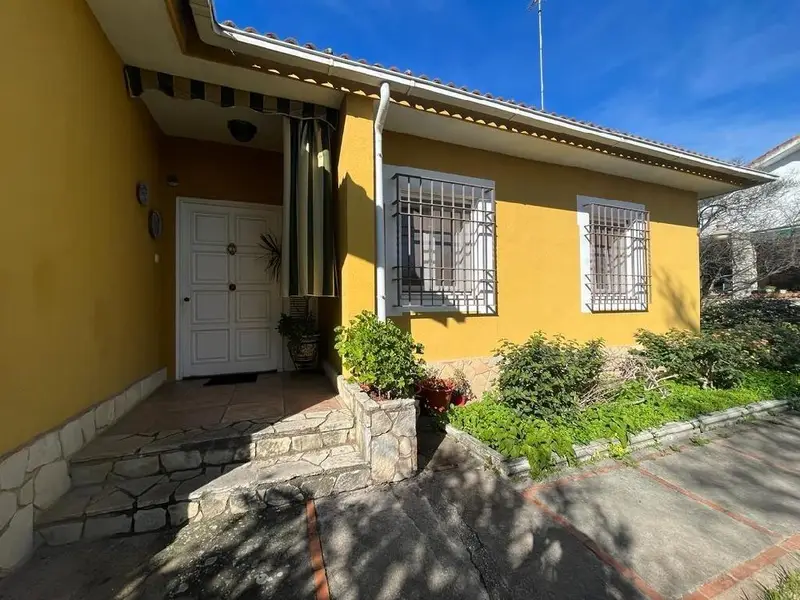 Venta Chalet de 5 habitaciones en Calasancio, Brillante Córdoba - Ref: CAL03118