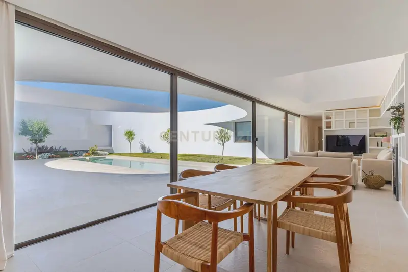 Chalet de Lujo en Granada con Piscina y Domótica