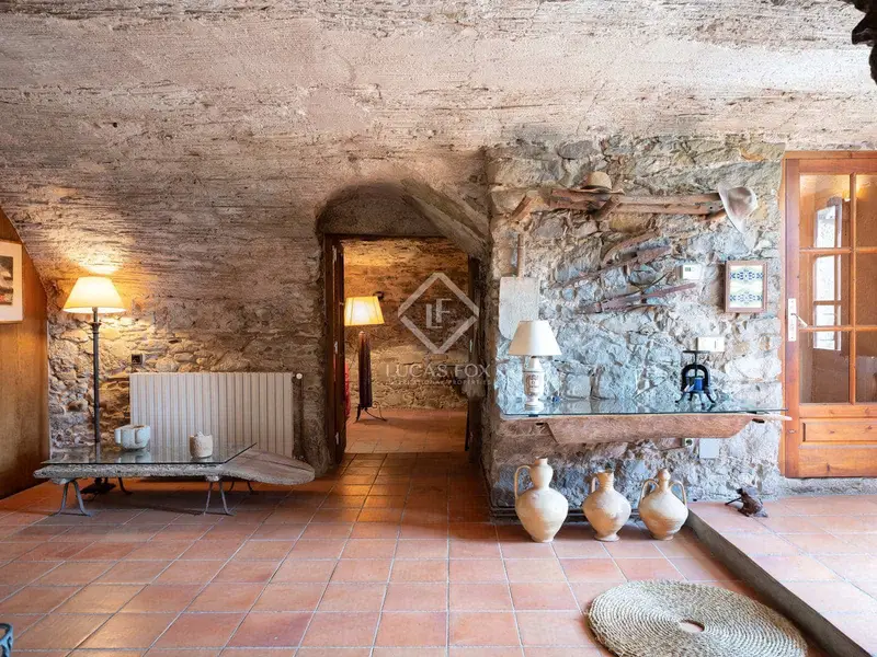 Casa Rural en Flaçà Girona Siglo XVIII con Piscina y Jardín