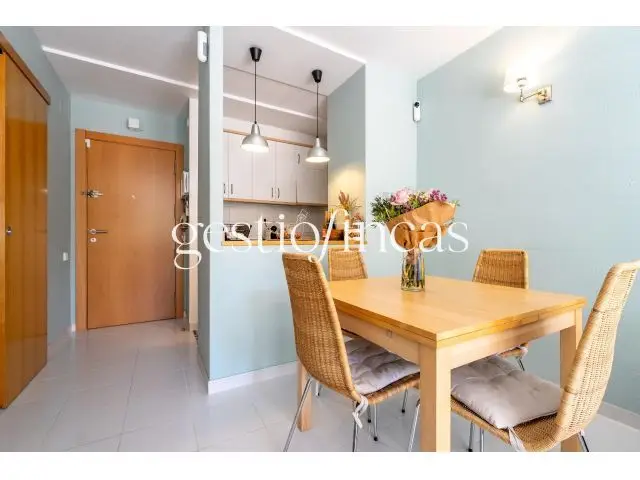 Apartamento con Piscina en La Pineda Cerca de la Playa