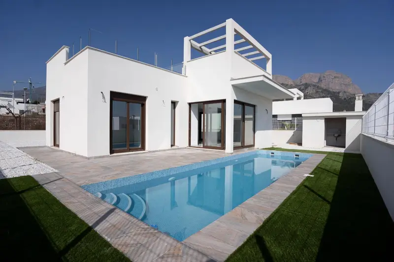Villa en Polop con Jardin y Piscina Privada