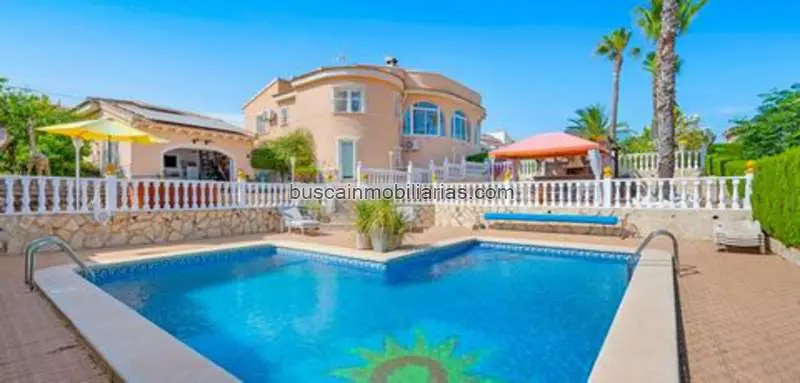 Villa en Venta Quesada 4 Dormitorios Piscina Privada Jardin