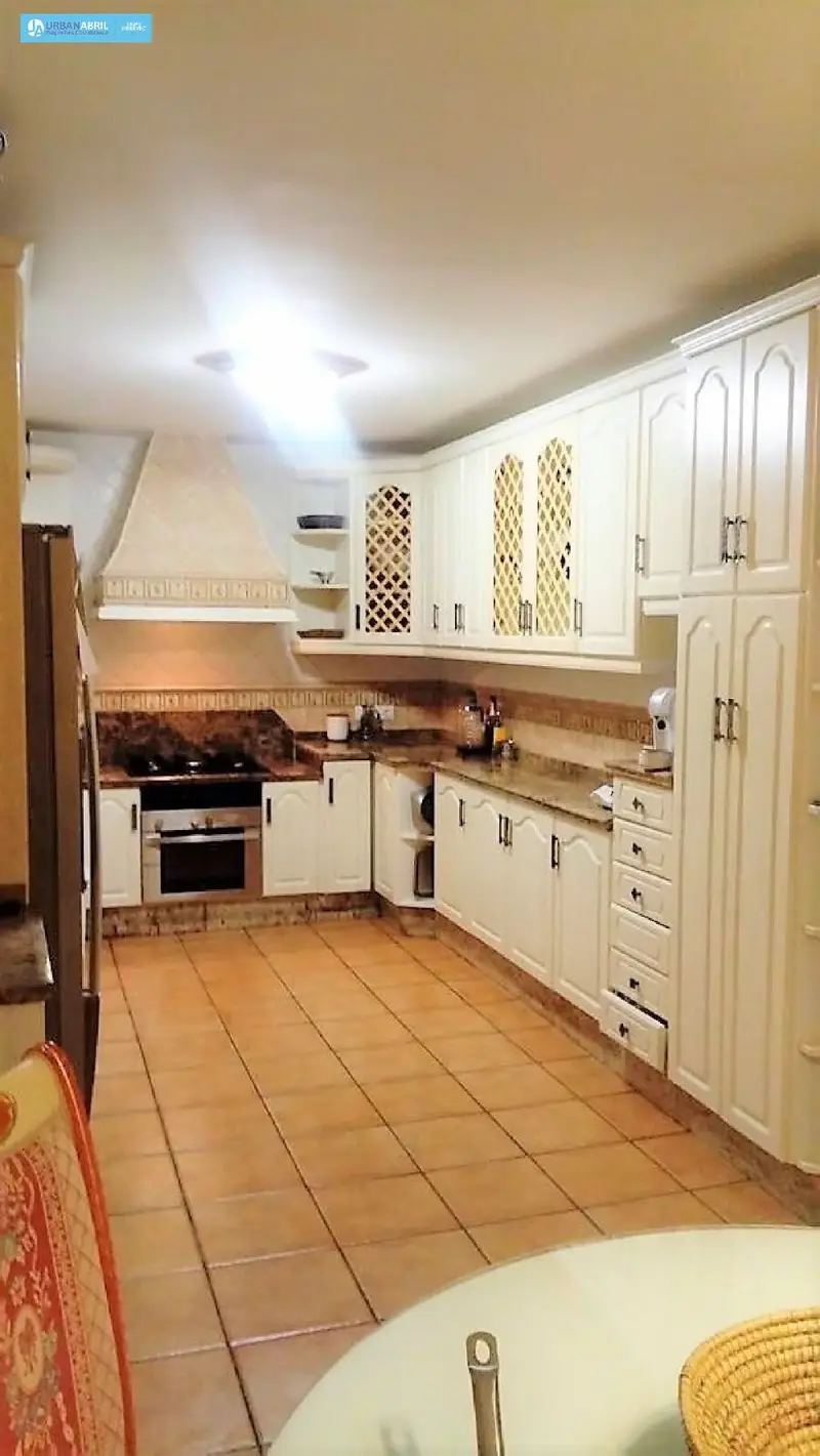 Chalet con Piscina en Mutxamel