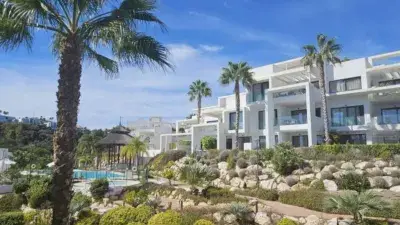 Dúplex en Primera Línea de Golf con Vistas Panorámicas