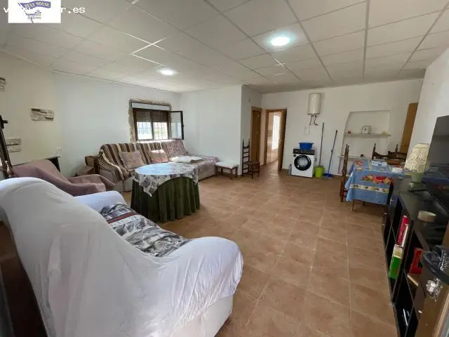 Casa Grande en Mahora con Patio 270m2