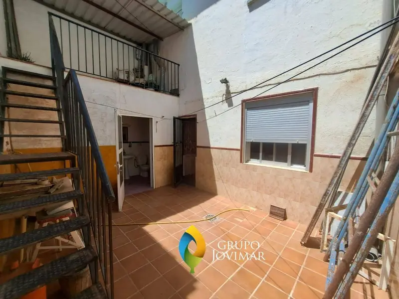 Adosado en Venta en Guadix 4 Dormitorios 2 Baños