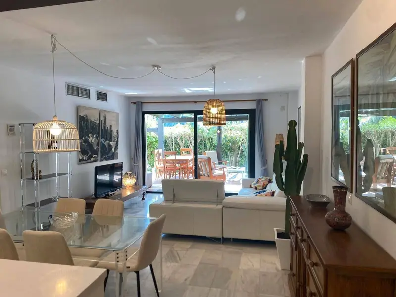 Apartamento de Lujo en Puerto Banús 3 Dormitorios Jardín Privado