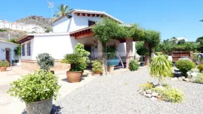 Finca Rústica en Álora con Piscina y Sala Social