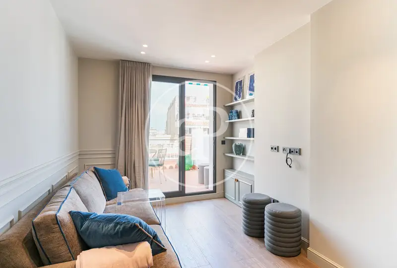 Atico en venta en Comte Borrell con doble terraza y vistas increibles