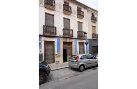 Casa Adosada en Pinoso Centro - Oportunidad de Inversión