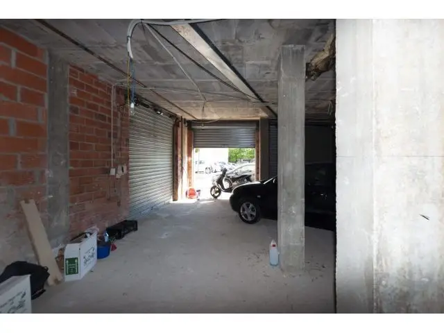Local Comercial y Garaje en Venta en Roses Girona
