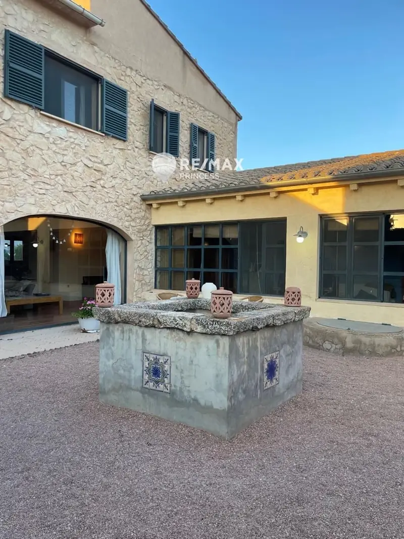 Chalet en Castalla con Jardin y Patio