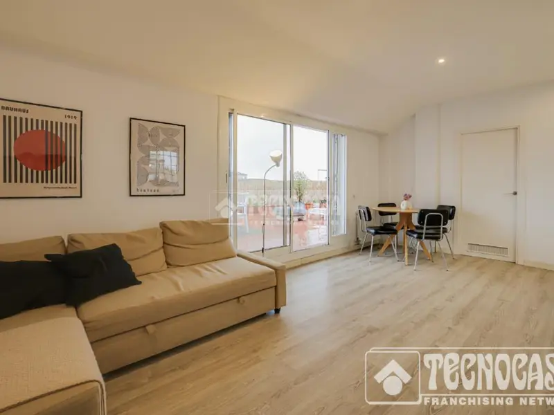 Atico en venta con terraza cerca de Sagrada Familia