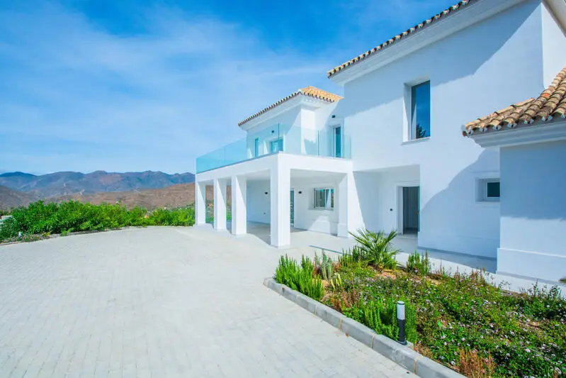 Villa de Lujo en La Mairena 4 Dormitorios