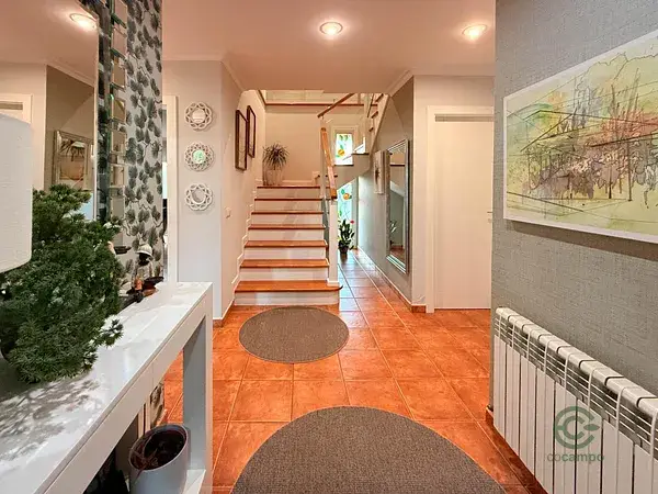 Casa unifamiliar con piscina y gimnasio cerca de Santiago