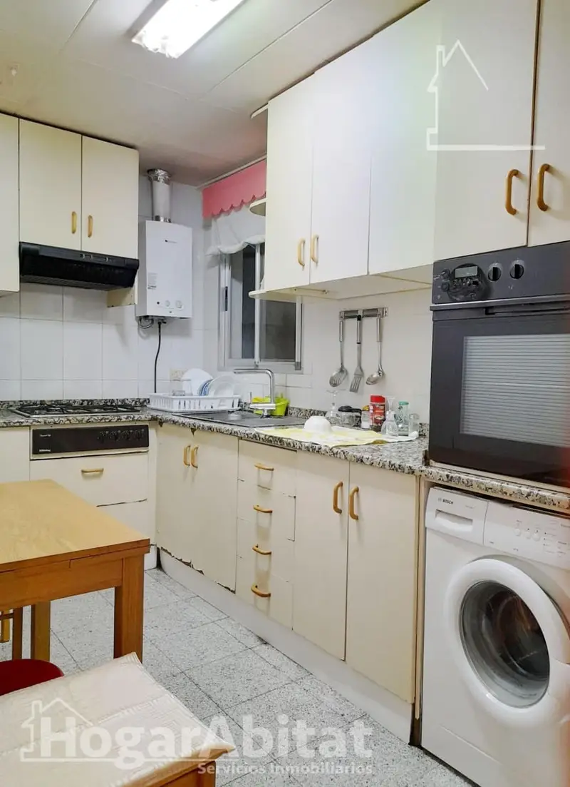Piso en Vila real con 3 dormitorios 2 baños y balcón