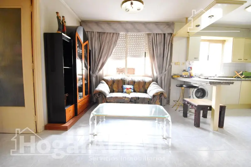 Casa en Gandia con Terraza y Patio Ideal para Familias