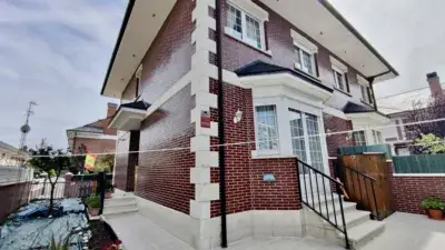 Chalet en Venta en Urbanizacion Privada con Piscina