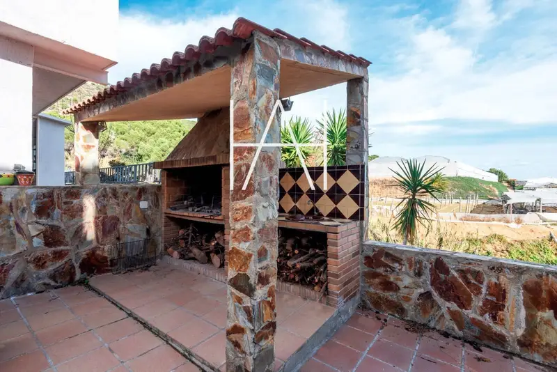 Chalet en Venta en Cabrils con Vistas al Mar y Piscina