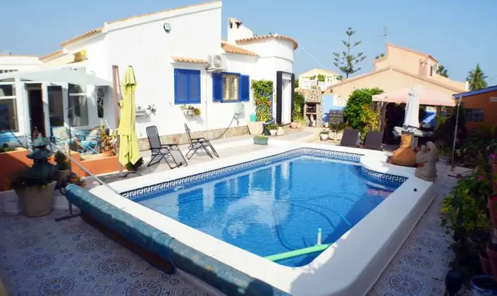 Villa de 4 Dormitorios en Orihuela Costa