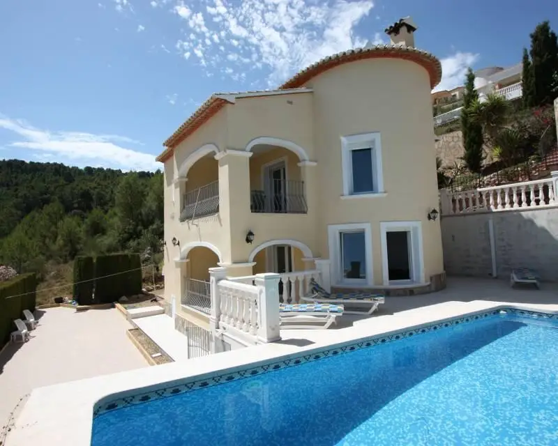 Magnífica Villa en Orba con Vistas Panorámicas al Mar