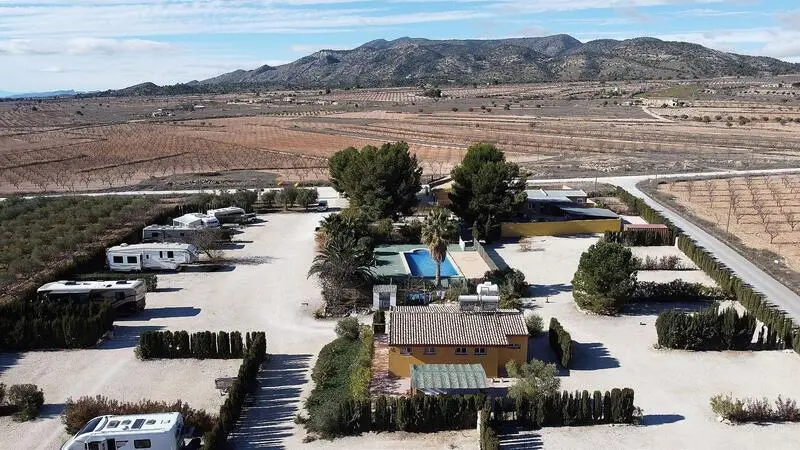 Camping Privado con Casa de 4 Dormitorios en Pinoso Alicante