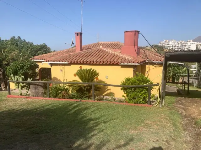 Casa en Selwo Estepona 3 Dormitorios Piscina Jardines