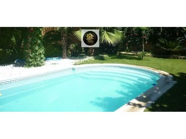 Chalet 5 Dormitorios Baeza Piscina Pistas Deportivas