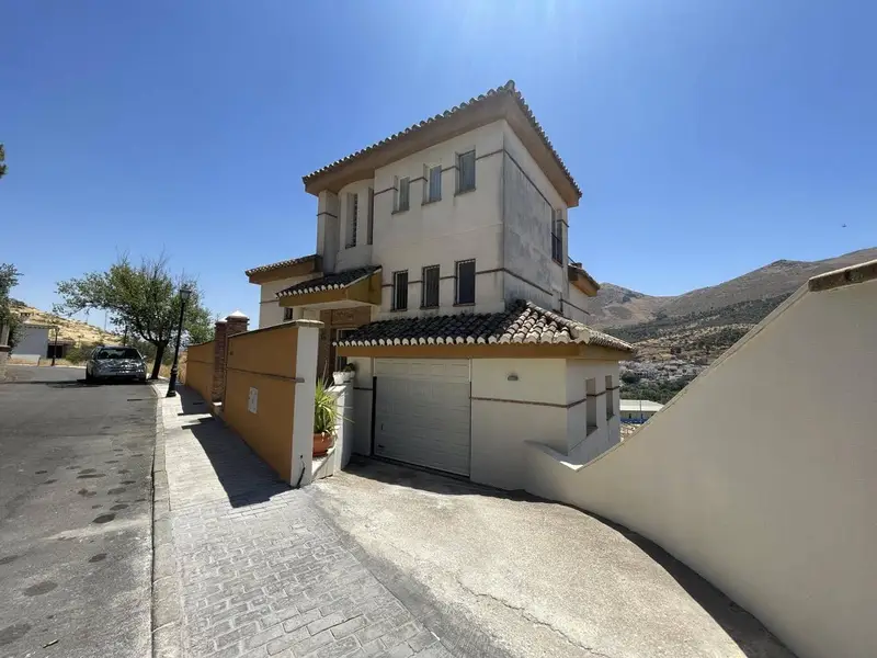 Chalet en Venta en Loja Granada con Vistas Panorámicas