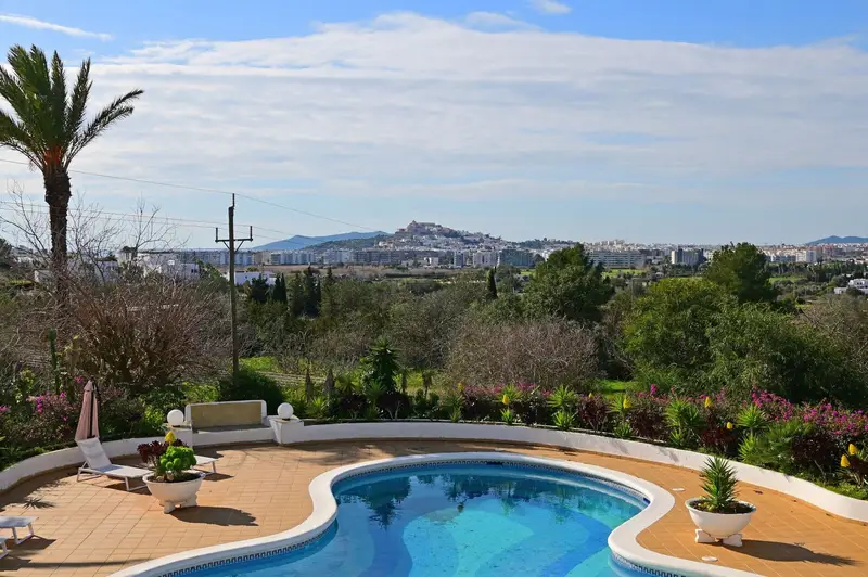 Villa en venta en Ibiza con piscina y 5 dormitorios