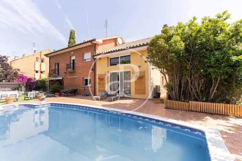 Casa en venta en Cerdanyola del Valles Chalet 5 habitaciones piscina jardin