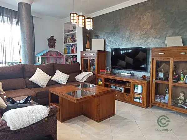 Casa en Castellon con 2 Pisos y Vistas Verdes