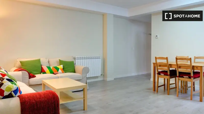 Habitacion en piso céntrico de Zaragoza 3 dormitorios