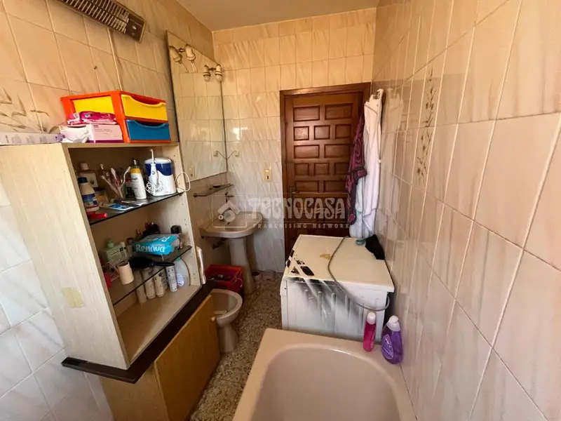 Casa Rural en Garrapinillos: Dos Viviendas, Nave y Gran Potencial