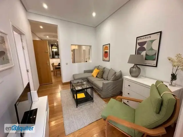 Piso en Tirso de Molina Madrid 2 dormitorios 2 balcones Amueblado