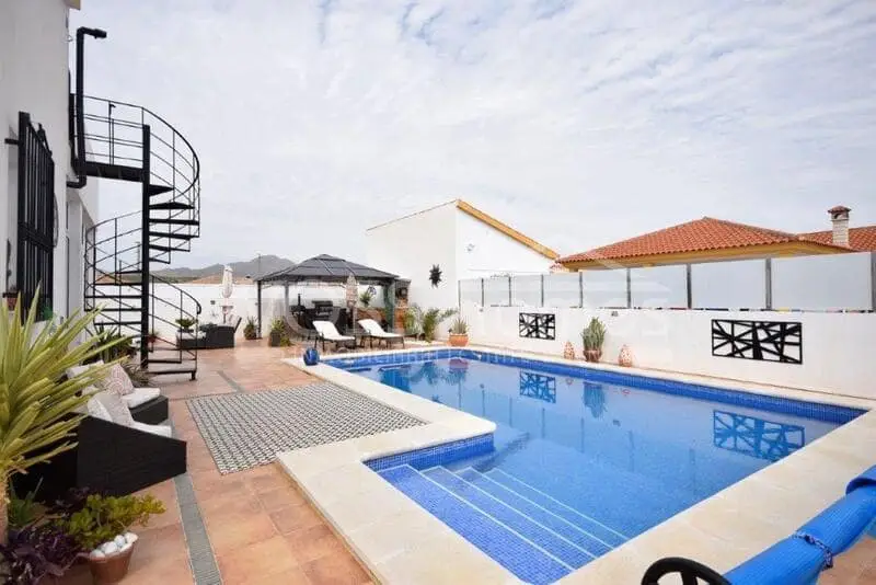 Villa en venta en El Cucador Zurgena Almeria