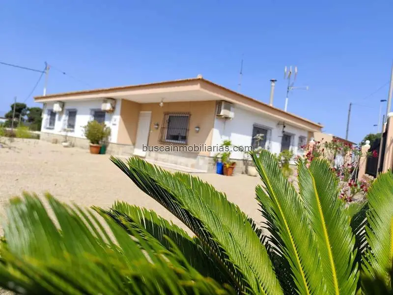 Chalet en Venta La Roda 4 Habitaciones 2 Baños Gran Terreno