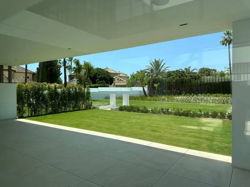 Pareado Lujo Marbella Atalaya Rio Verde 4 Dormitorios Piscina Azotea