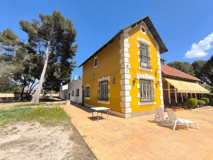 Villa de Lujo con 7 Dormitorios en Venta en Yecla