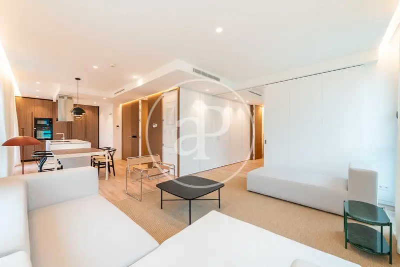 Apartamento en Almagro Madrid 94m2 Amueblado Parking Wifi