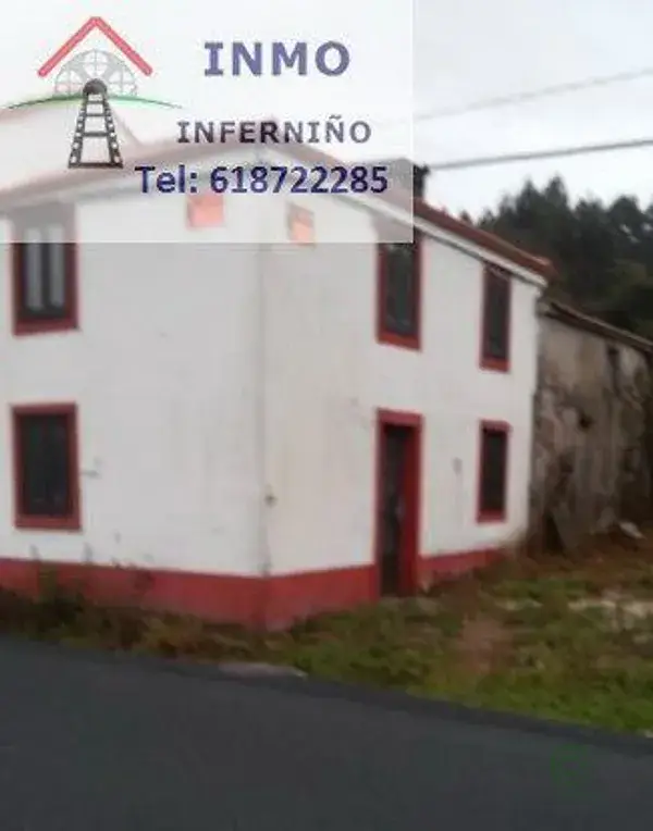 Casa en Naron con Finca de 700m2 Cerca de la Playa